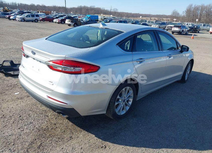 Photo 4 of 2019 Ford Fusion SE (VIN 3FA6P0HD7KR183757)