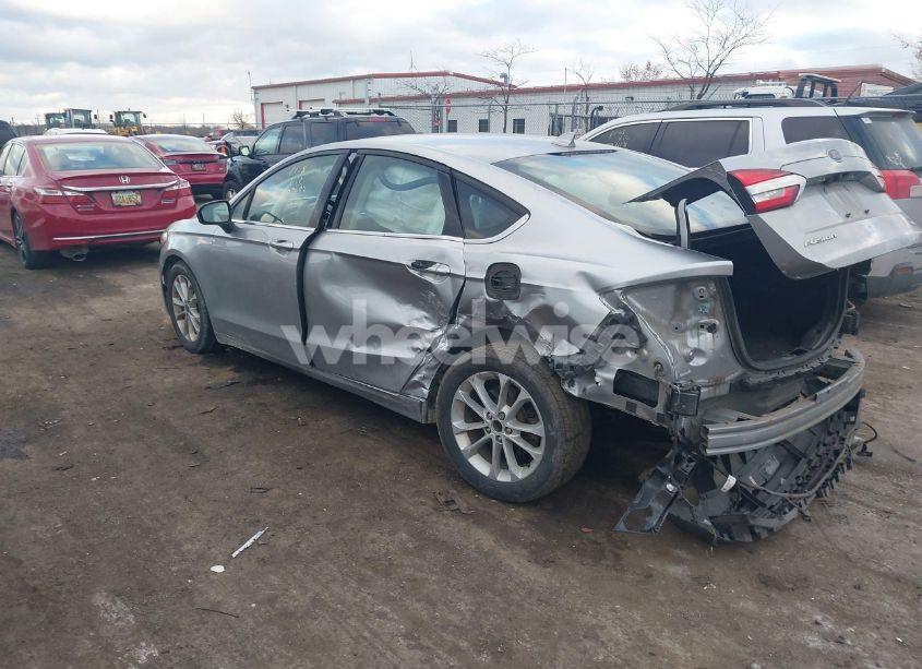Photo 3 of 2020 Ford Fusion SE (VIN 3FA6P0HD7LR109949)