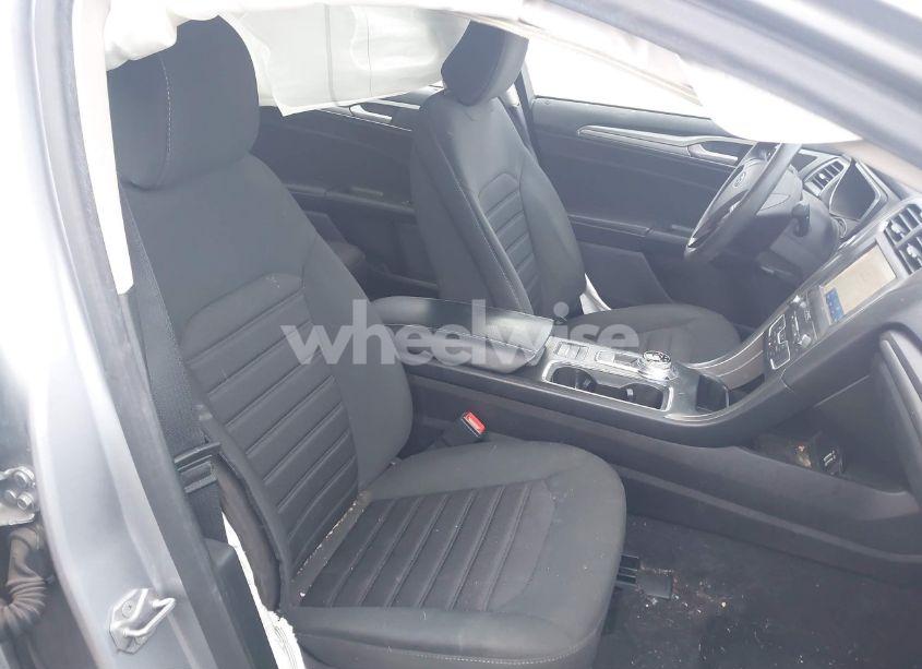 Photo 5 of 2020 Ford Fusion SE (VIN 3FA6P0HD7LR109949)