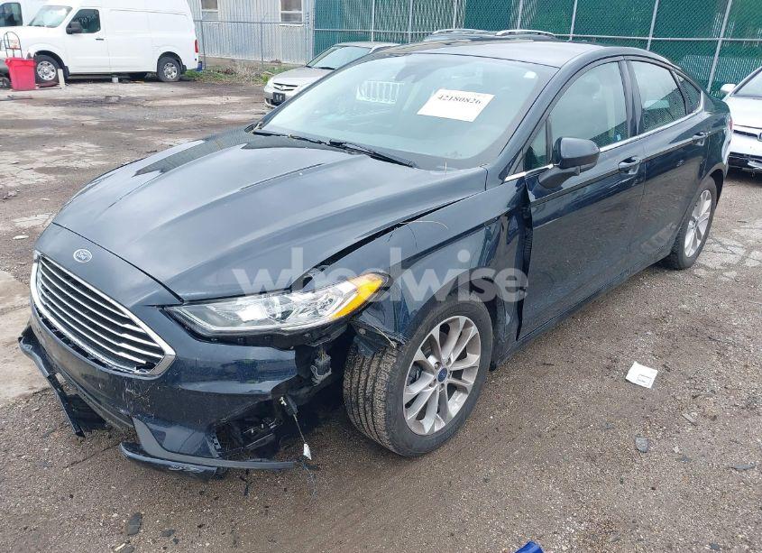 Photo 2 of 2020 Ford Fusion SE (VIN 3FA6P0HD7LR110180)