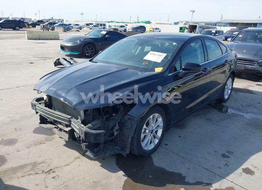 Photo 2 of 2020 Ford Fusion SE (VIN 3FA6P0HD7LR124306)
