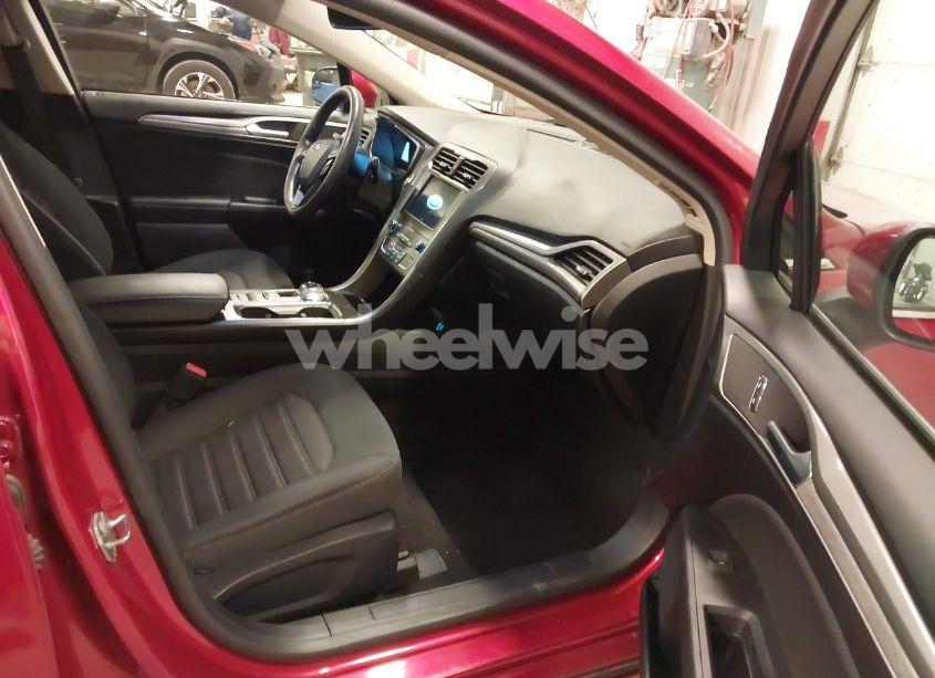 Photo 5 of 2020 Ford Fusion SE (VIN 3FA6P0HD7LR124581)