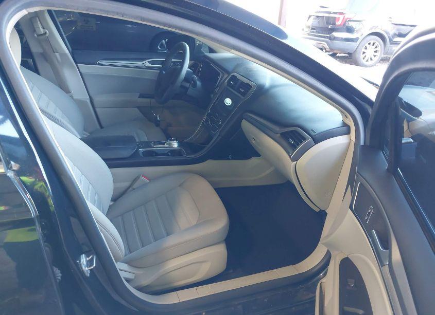 Photo 5 of 2020 Ford Fusion SE (VIN 3FA6P0HD7LR159783)