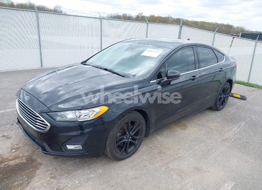 Photo 2 of 2020 Ford Fusion SE (VIN 3FA6P0HD7LR164398)