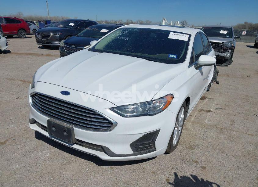 Photo 2 of 2020 Ford Fusion SE (VIN 3FA6P0HD7LR202728)