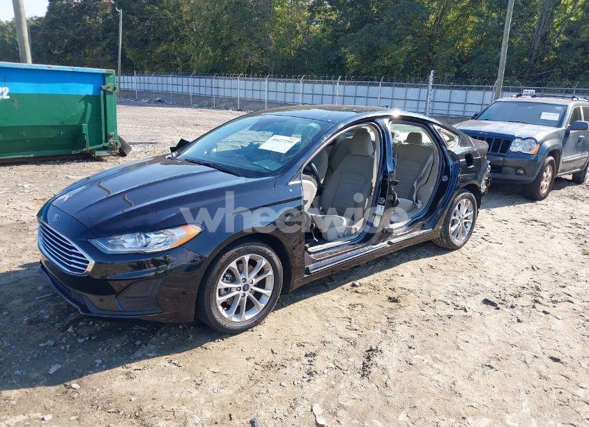 Photo 2 of 2020 Ford Fusion SE (VIN 3FA6P0HD7LR236183)