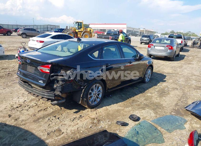 Photo 4 of 2020 Ford Fusion SE (VIN 3FA6P0HD7LR236183)