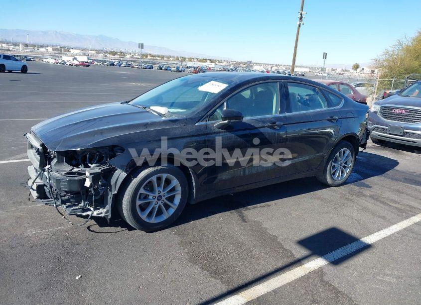 Photo 2 of 2020 Ford Fusion SE (VIN 3FA6P0HD7LR259933)