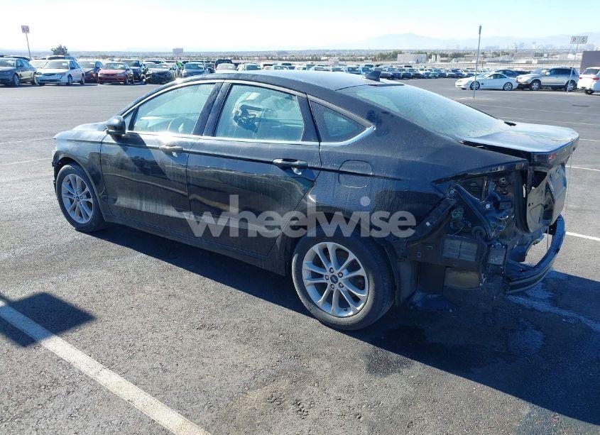 Photo 3 of 2020 Ford Fusion SE (VIN 3FA6P0HD7LR259933)