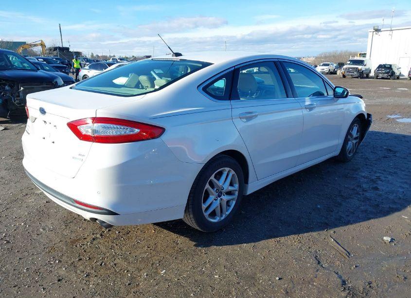 Photo 4 of 2014 Ford Fusion SE (VIN 3FA6P0HD8ER145894)
