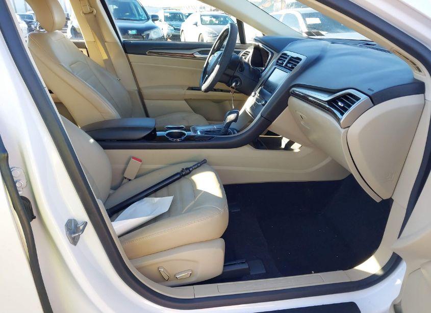 Photo 5 of 2014 Ford Fusion SE (VIN 3FA6P0HD8ER145894)