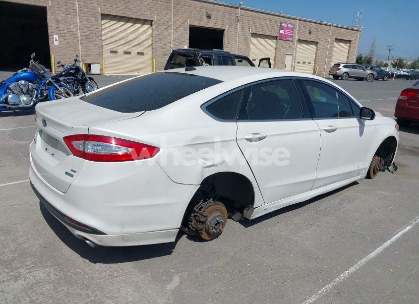 Photo 4 of 2015 Ford Fusion SE (VIN 3FA6P0HD8FR139076)
