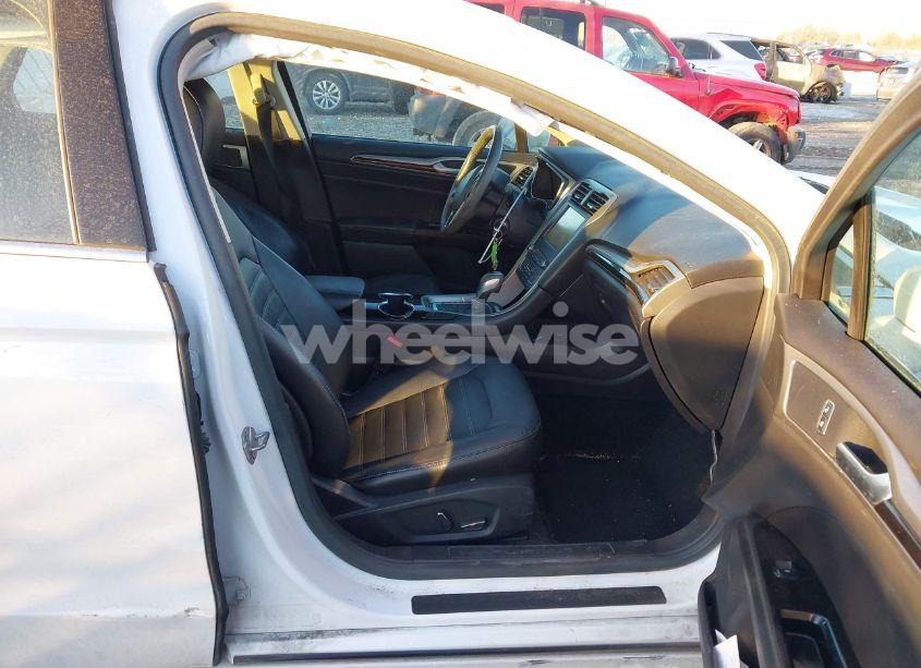 Photo 5 of 2016 Ford Fusion SE (VIN 3FA6P0HD8GR131254)