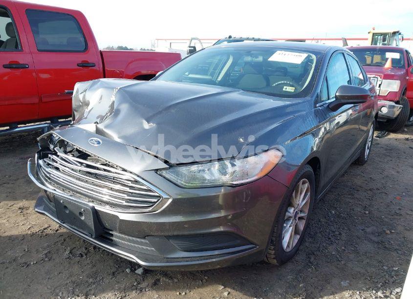 Photo 2 of 2017 Ford Fusion SE (VIN 3FA6P0HD8HR128646)