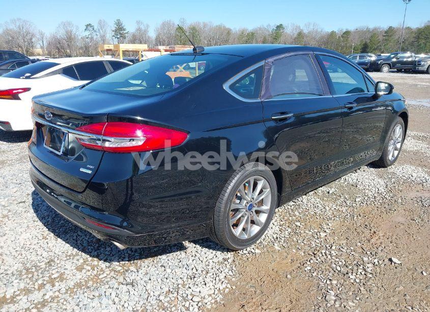 Photo 4 of 2017 Ford Fusion SE (VIN 3FA6P0HD8HR136908)