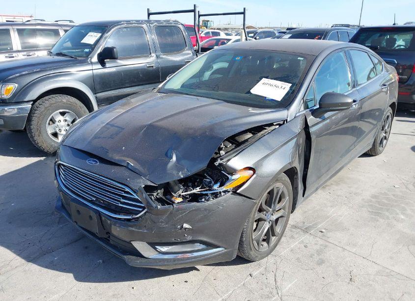 Photo 2 of 2018 Ford Fusion SE (VIN 3FA6P0HD8JR153973)