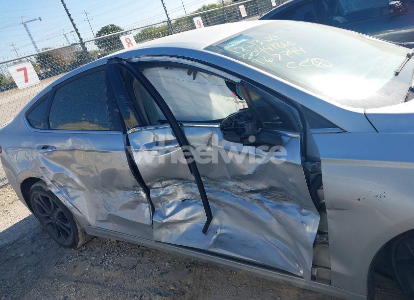 Photo 12 of 2018 Ford Fusion SE (VIN 3FA6P0HD8JR167744)