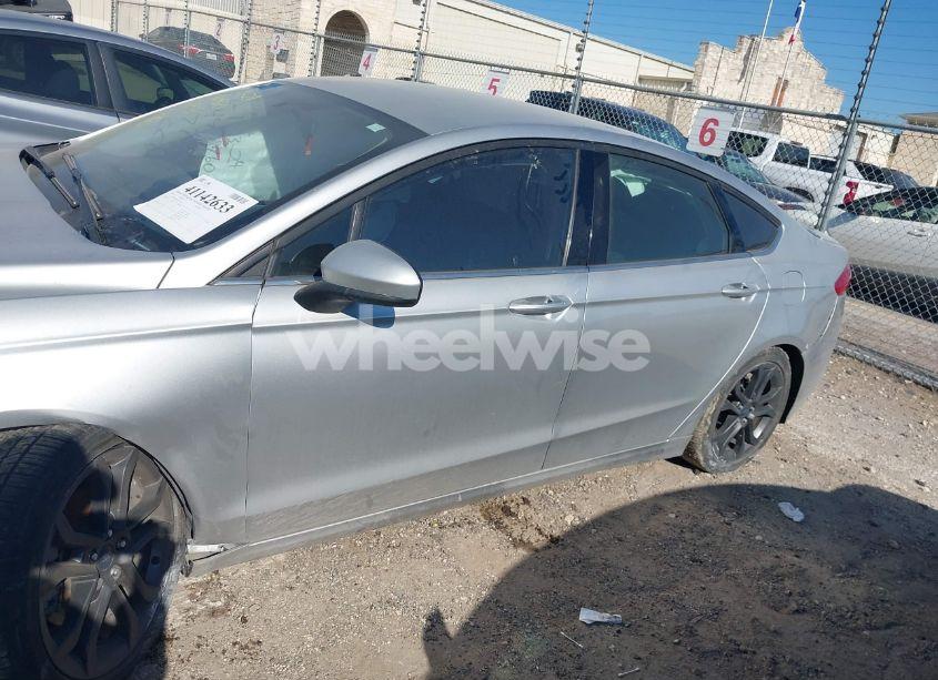 Photo 13 of 2018 Ford Fusion SE (VIN 3FA6P0HD8JR167744)