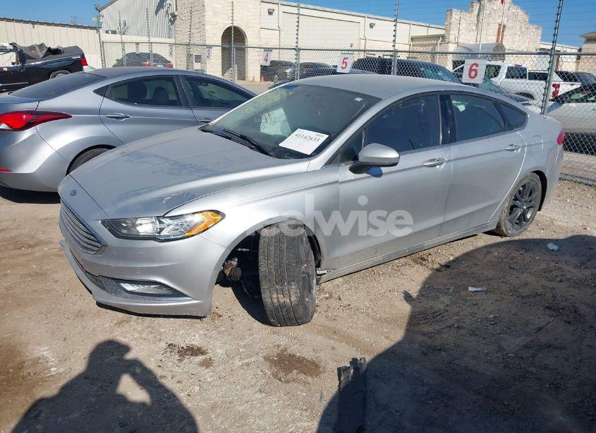 Photo 2 of 2018 Ford Fusion SE (VIN 3FA6P0HD8JR167744)