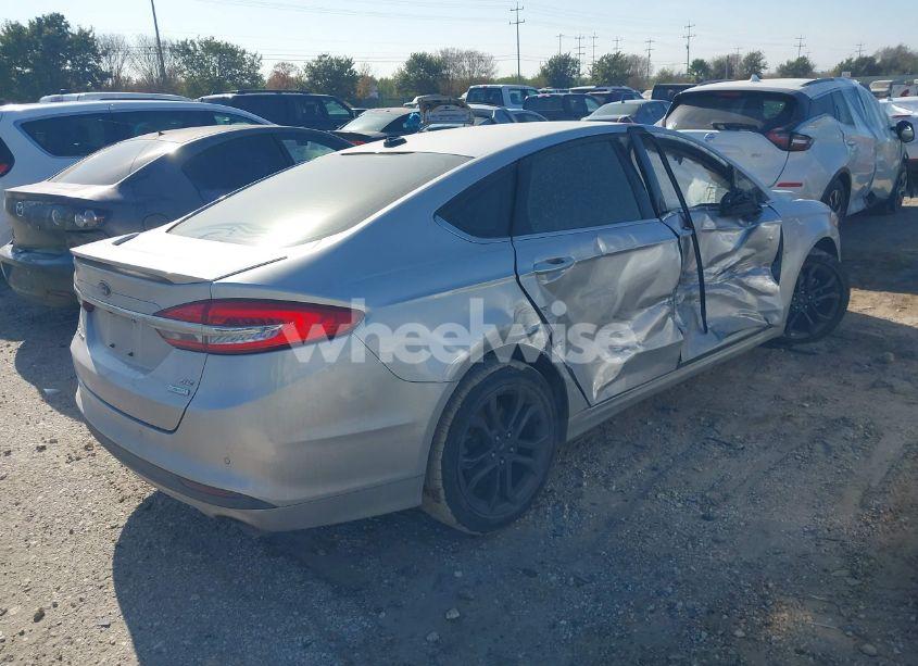 Photo 4 of 2018 Ford Fusion SE (VIN 3FA6P0HD8JR167744)