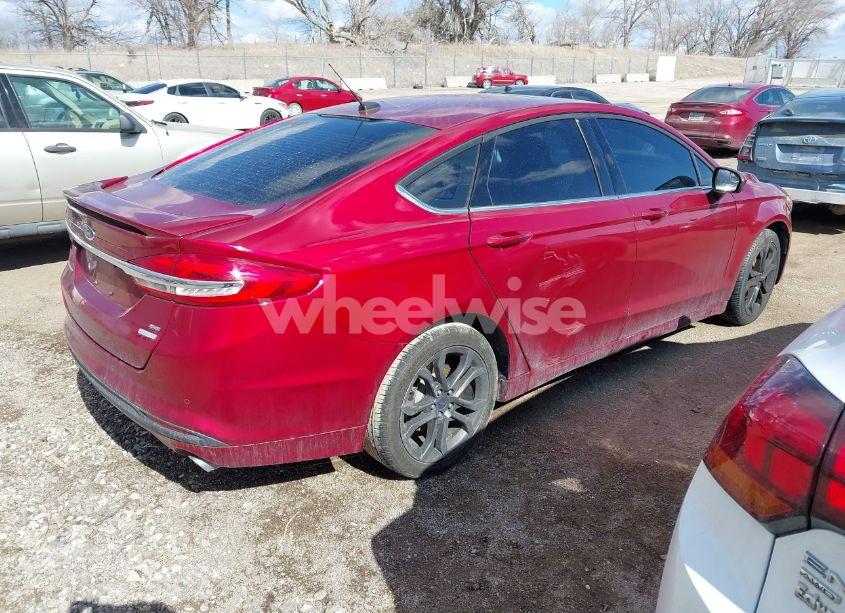 Photo 4 of 2018 Ford Fusion SE (VIN 3FA6P0HD8JR218238)