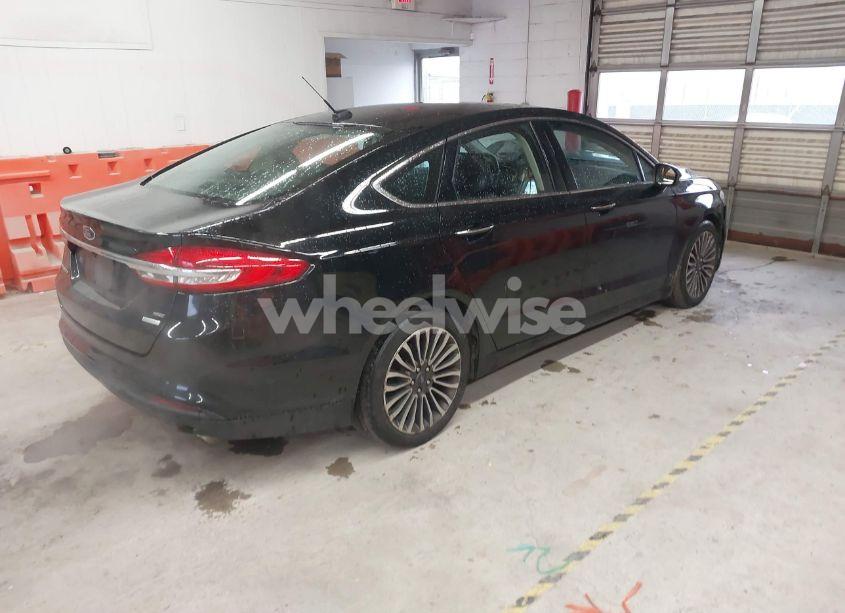 Photo 4 of 2018 Ford Fusion SE (VIN 3FA6P0HD8JR228199)