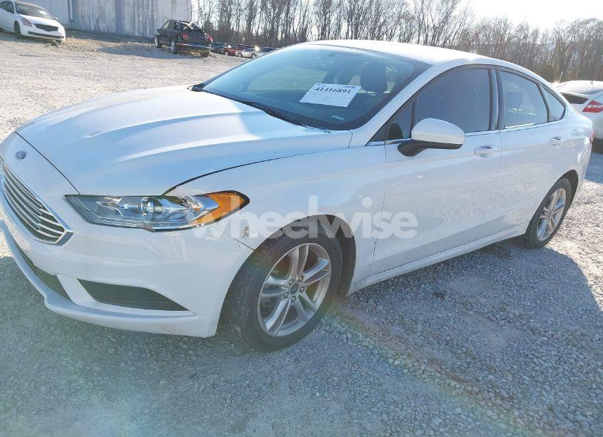 Photo 2 of 2018 Ford Fusion SE (VIN 3FA6P0HD8JR228882)