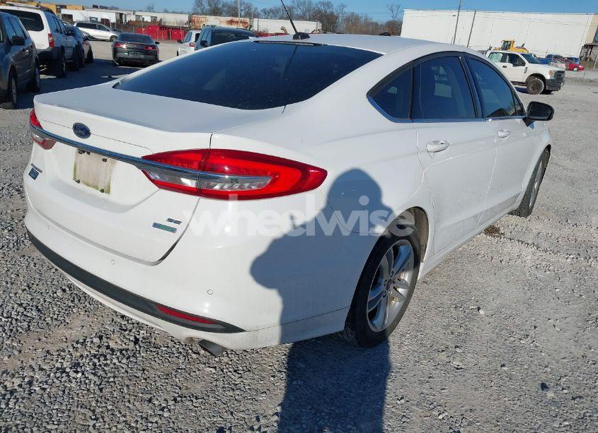 Photo 4 of 2018 Ford Fusion SE (VIN 3FA6P0HD8JR228882)