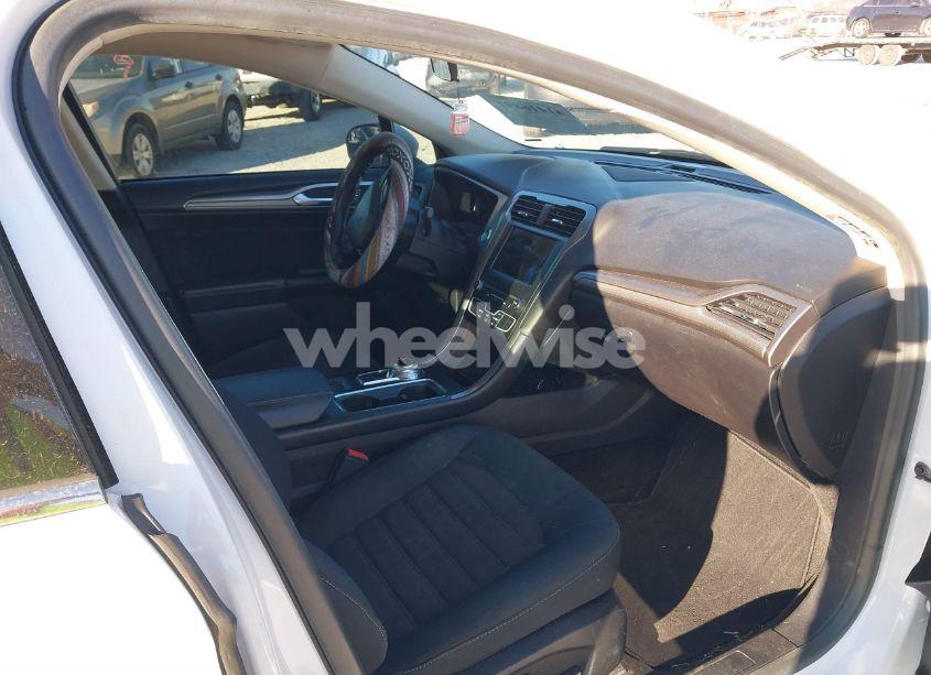 Photo 5 of 2018 Ford Fusion SE (VIN 3FA6P0HD8JR228882)