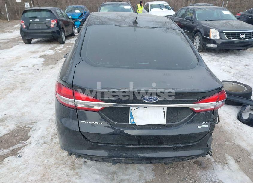 Photo 16 of 2018 Ford Fusion SE (VIN 3FA6P0HD8JR229756)