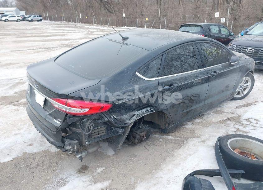 Photo 4 of 2018 Ford Fusion SE (VIN 3FA6P0HD8JR229756)