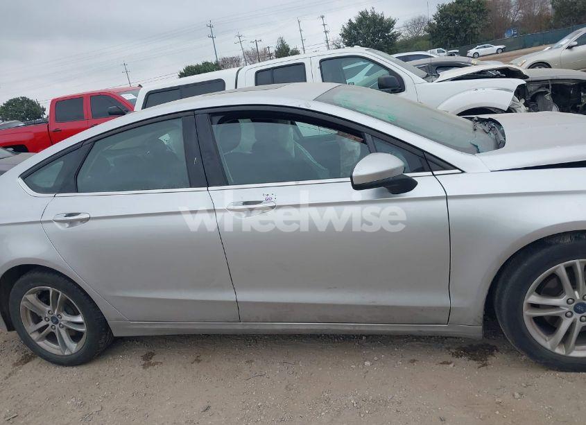 Photo 13 of 2018 Ford Fusion SE (VIN 3FA6P0HD8JR232799)
