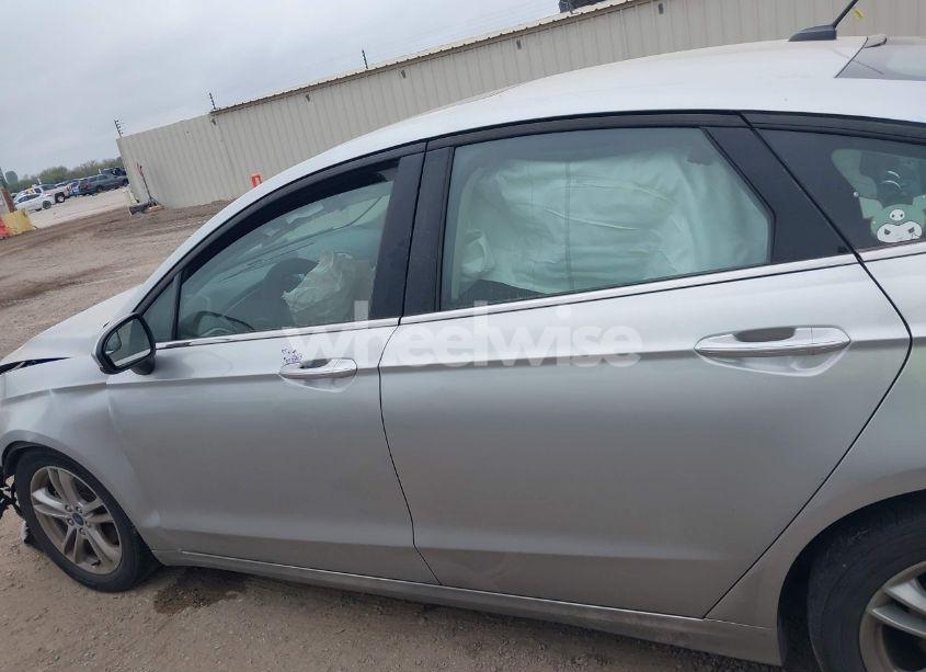 Photo 14 of 2018 Ford Fusion SE (VIN 3FA6P0HD8JR232799)