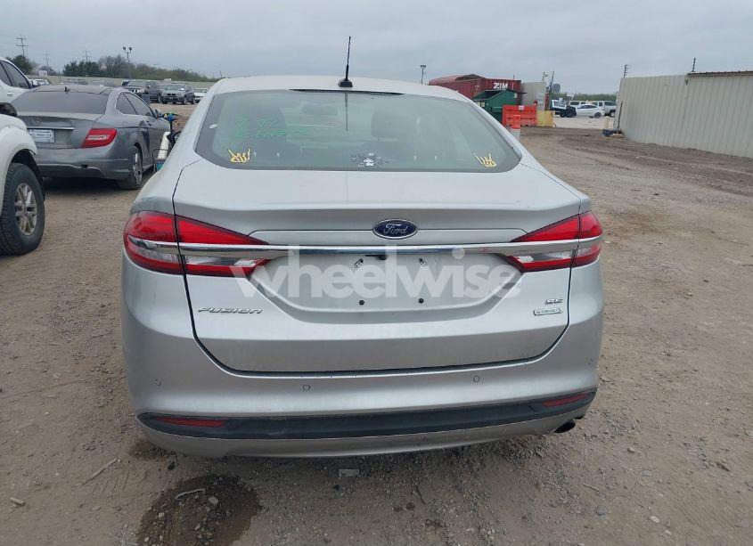 Photo 16 of 2018 Ford Fusion SE (VIN 3FA6P0HD8JR232799)