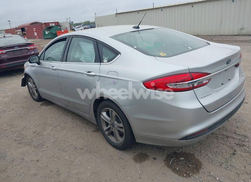 Photo 3 of 2018 Ford Fusion SE (VIN 3FA6P0HD8JR232799)
