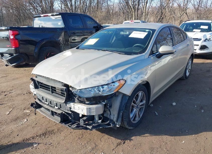 Photo 2 of 2018 Ford Fusion SE (VIN 3FA6P0HD8JR238621)