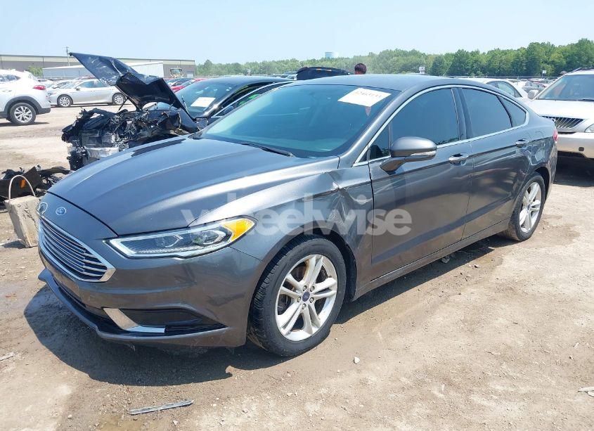 Photo 2 of 2018 Ford Fusion SE (VIN 3FA6P0HD8JR251935)