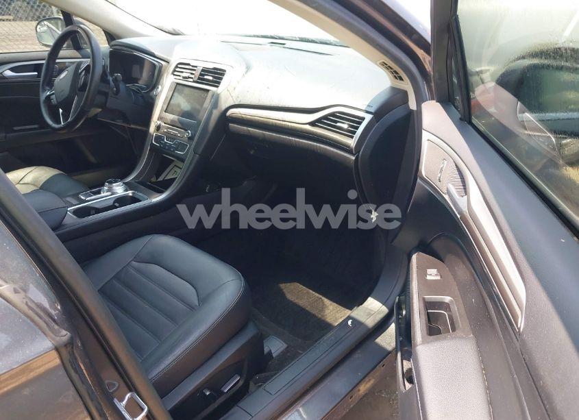 Photo 5 of 2018 Ford Fusion SE (VIN 3FA6P0HD8JR251935)