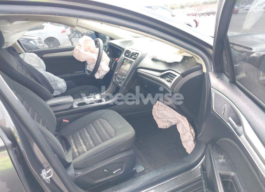 Photo 5 of 2018 Ford Fusion SE (VIN 3FA6P0HD8JR257217)