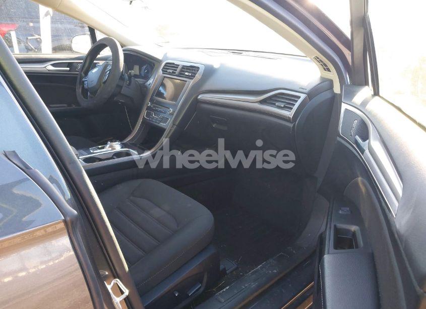 Photo 5 of 2018 Ford Fusion SE (VIN 3FA6P0HD8JR283073)