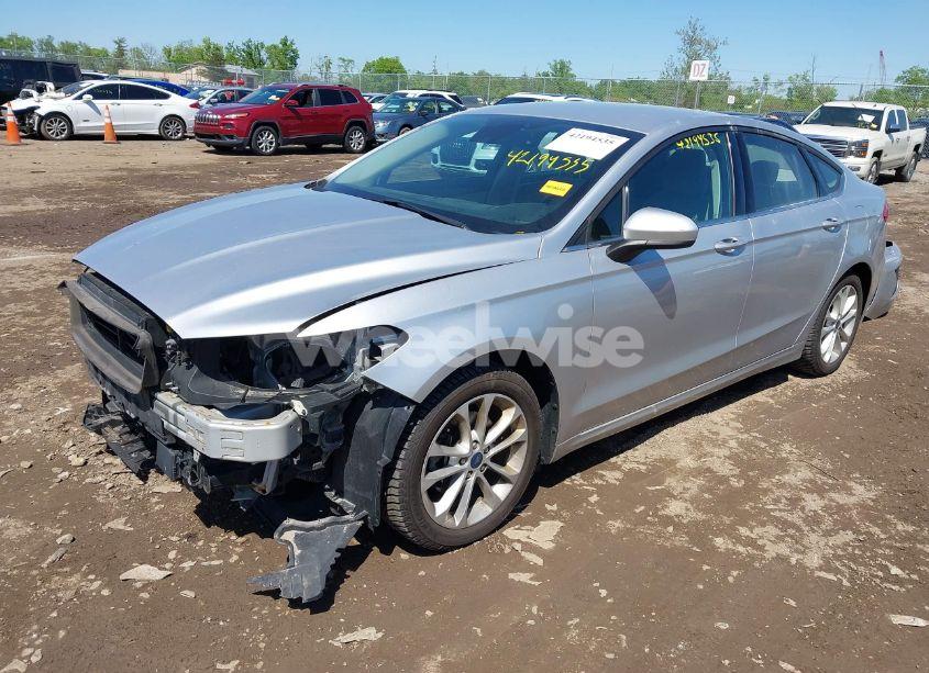 Photo 2 of 2019 Ford Fusion SE (VIN 3FA6P0HD8KR145891)