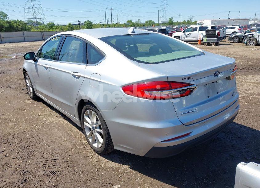 Photo 3 of 2019 Ford Fusion SE (VIN 3FA6P0HD8KR145891)