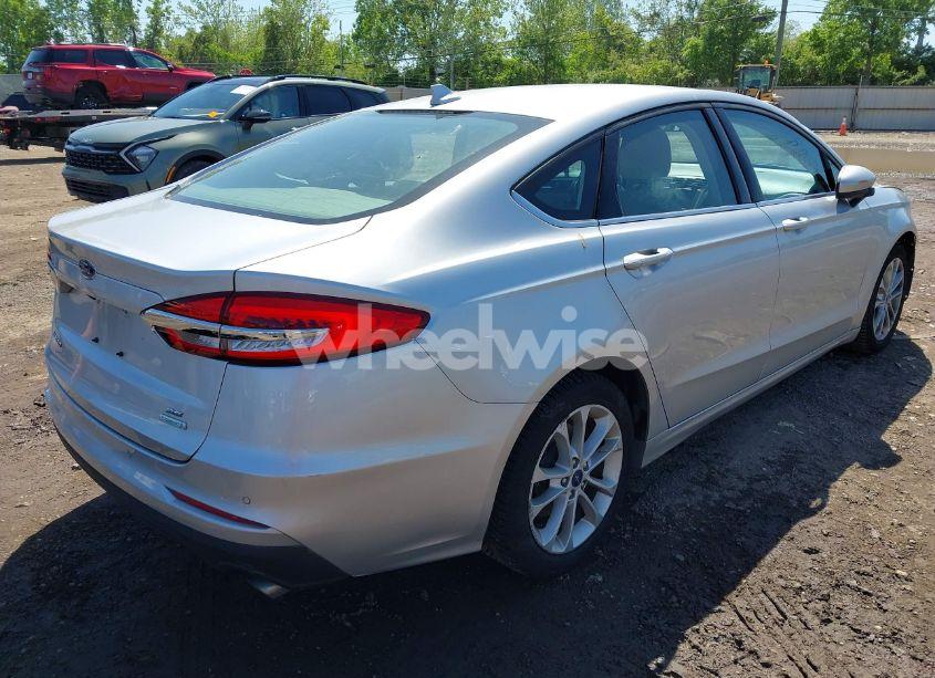Photo 4 of 2019 Ford Fusion SE (VIN 3FA6P0HD8KR145891)