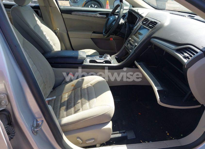 Photo 5 of 2019 Ford Fusion SE (VIN 3FA6P0HD8KR145891)