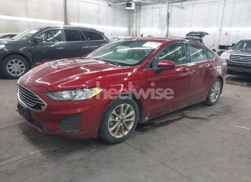 Photo 2 of 2019 Ford Fusion SE (VIN 3FA6P0HD8KR153571)