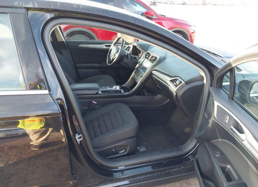 Photo 5 of 2019 Ford Fusion SE (VIN 3FA6P0HD8KR154364)