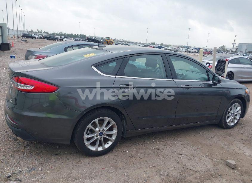 Photo 13 of 2019 Ford Fusion SE (VIN 3FA6P0HD8KR160990)