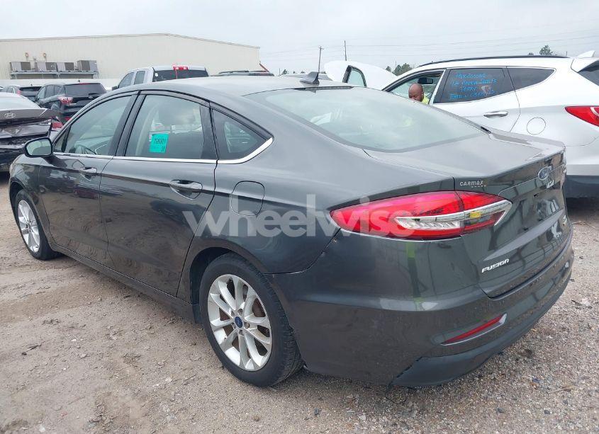 Photo 3 of 2019 Ford Fusion SE (VIN 3FA6P0HD8KR160990)