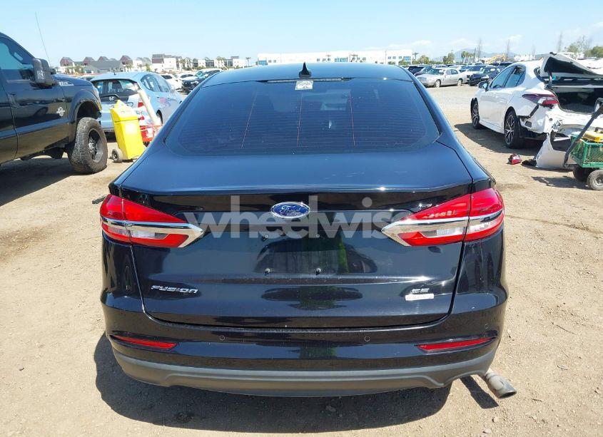 Photo 16 of 2019 Ford Fusion SE (VIN 3FA6P0HD8KR175506)