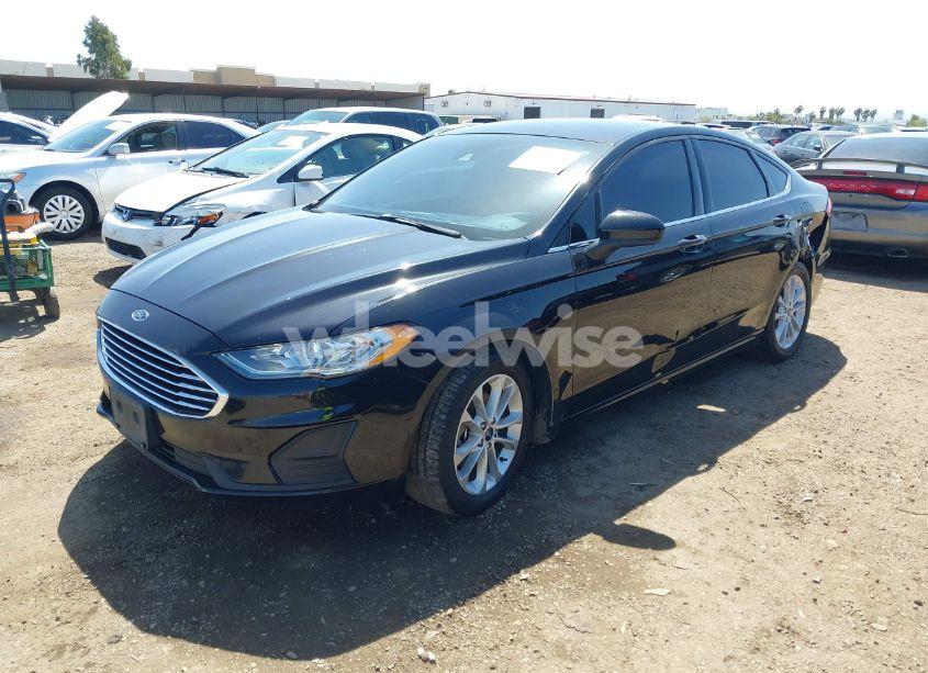 Photo 2 of 2019 Ford Fusion SE (VIN 3FA6P0HD8KR175506)